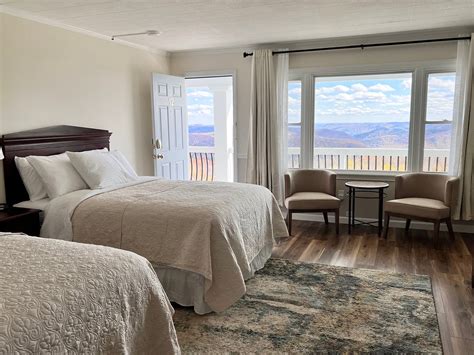 Blue vista motor lodge - Blue Vista Motor Lodge In addition to the updated rooms featuring premium amenities, guests can enjoy dramatic and expansive views from two outdoor firepits, two outdoor hot tubs, and a cedar sauna.